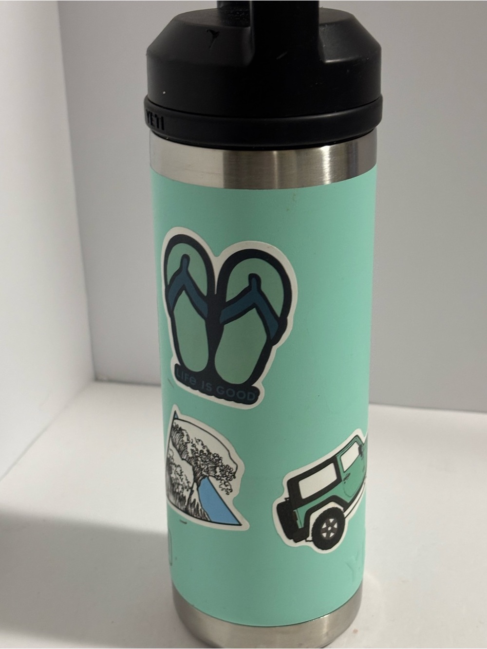 YETI Rambler Seafoam Water Bottle 18 oz Chug Cap Brand New Yeti Flaw See Photos - Picture 3 of 8